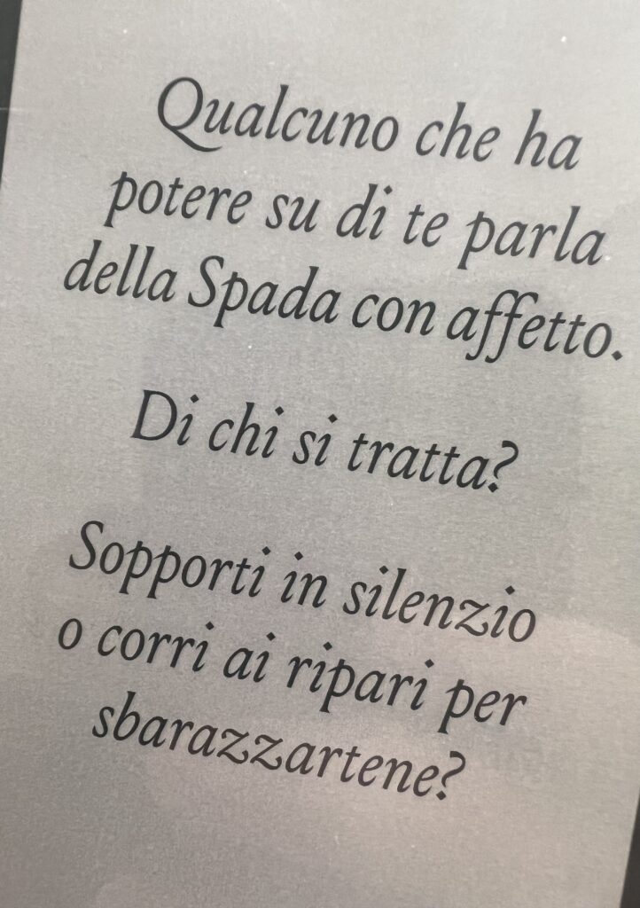 Una delle domande del primo Atto...notate il fil rouge che la collega alla domanda più sopra? Ecco perché rimuovere carte per accorciare la giocata sembra una buona idea, ma potrebbe non esserlo...