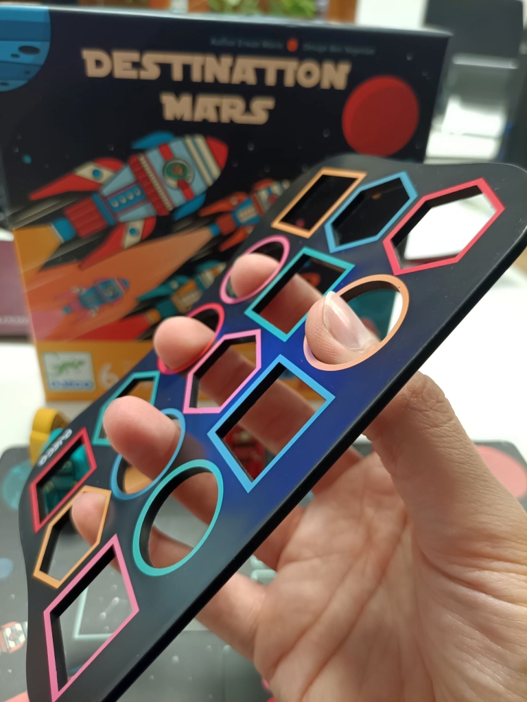 La plancia di comando di Destination Mars con le dita dentro
